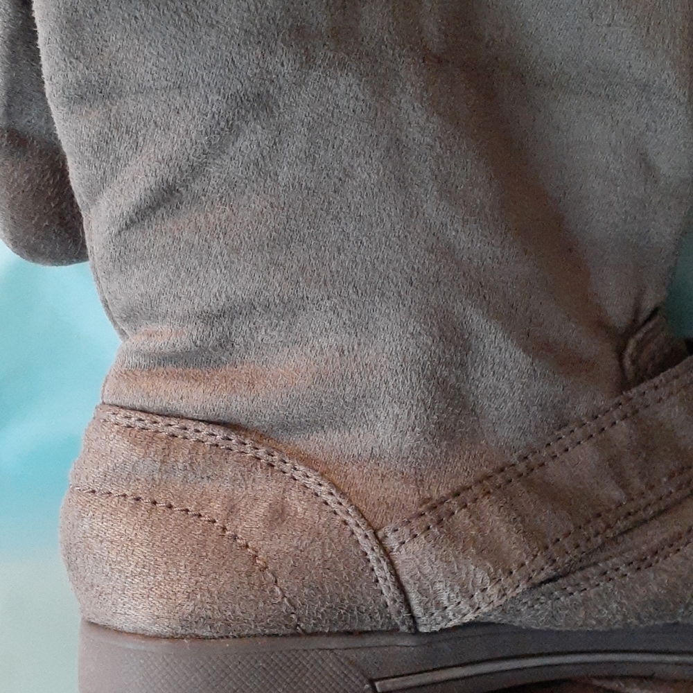 Boots - Picture 3 of 4